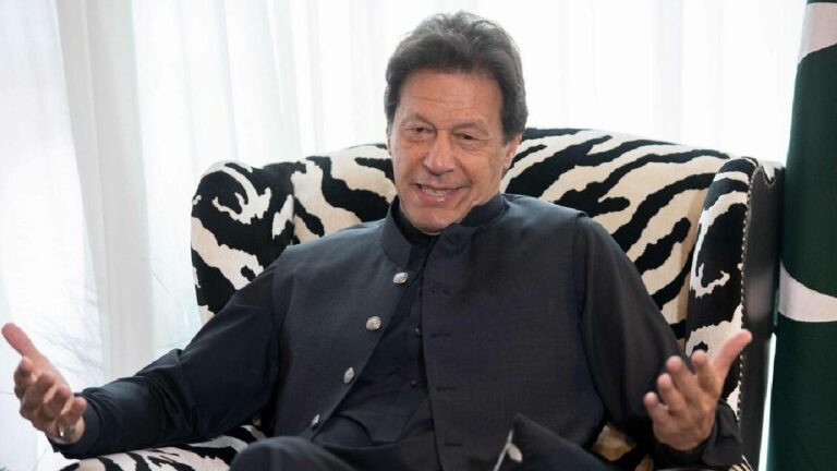 Imran Khan: పాక్ మాజీ ప్రధానికి ఎదురుదెబ్బ.. ఇమ్రాన్ ఖాన్‌కు అరెస్ట్ వారెంట్