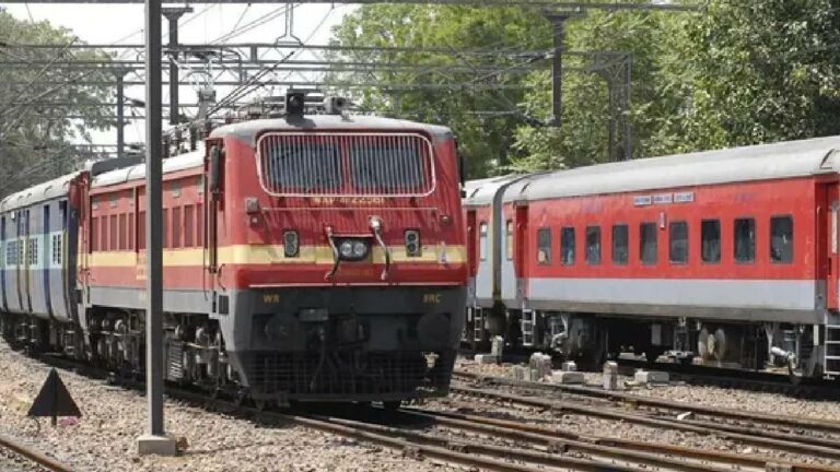 Indian Railways: రెండేళ్లలో రైళ్లపై దాడులు.. 7,971 కేసులు.. రూ.5.79 కోట్ల నష్టం