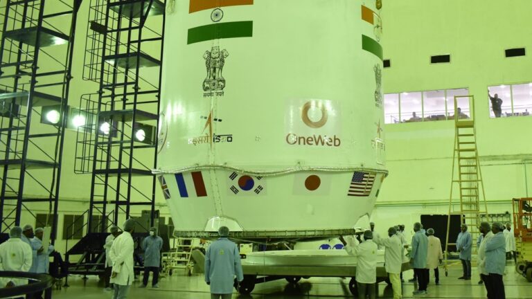 ISRO: రికార్డు సృష్టించనున్న ఇస్రో.. ఒకేసారి 36 ఉపగ్రహాలు ప్రయోగం