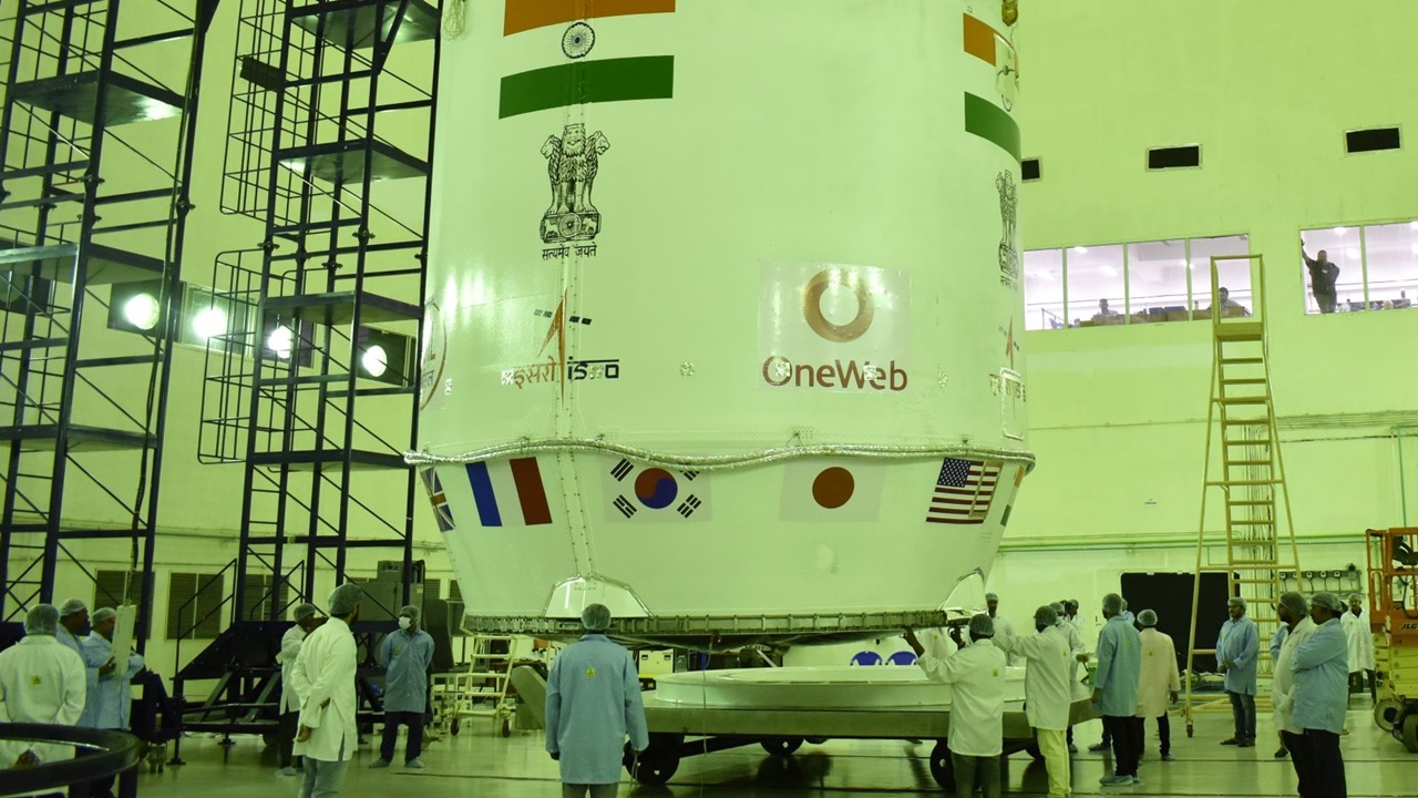 ISRO: రికార్డు సృష్టించనున్న ఇస్రో.. ఒకేసారి 36 ఉపగ్రహాలు ప్రయోగం