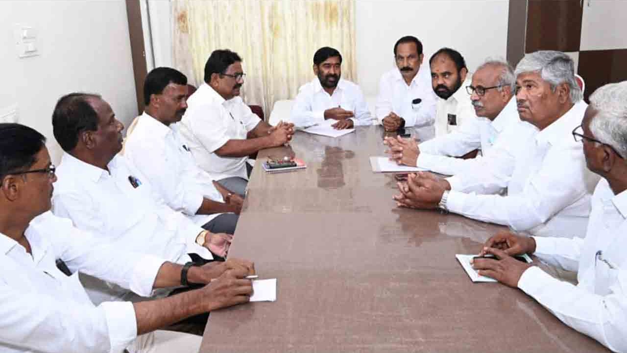 Jagadish Reddy: అభివృద్ధిని అడ్డుకునేందుకు బీజేపీ కుయుక్తులు పన్నుతోంది..