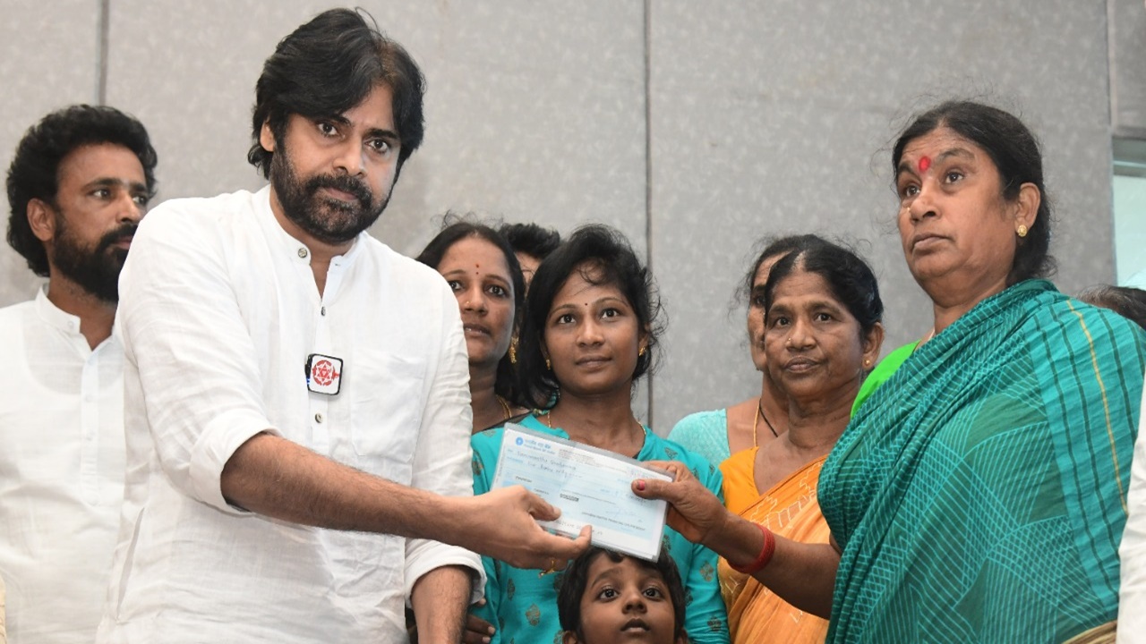 Pawan Kalyan: 12 కుటుంబాలకు రూ.60 లక్షలు అందించిన జనసేనాని