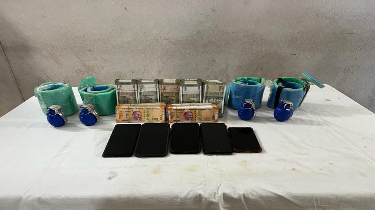 Terror plans Busted: భారీ పేలుళ్ళకు కుట్ర.. కదులుతున్న ఉగ్రమూలాల డొంక