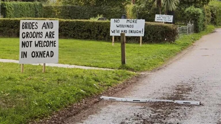 No More Weddings : ఆ గ్రామంలో పెళ్లిళ్లు నిషేధం.. బోర్డులు పెట్టిన గ్రామస్తులు