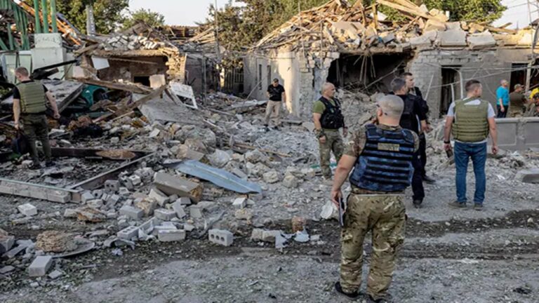 Martial Law: రష్యాలో విలీనమైన ఉక్రెయిన్ ప్రాంతాల్లో మార్షల్ లా.. ప్రకటించిన పుతిన్