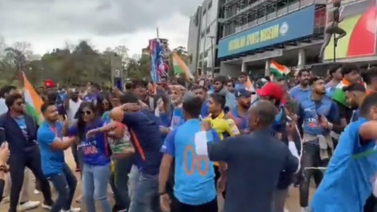 IND Vs PAK: మెల్‌బోర్న్ వద్ద రచ్చ రచ్చ.. స్విమ్మింగ్ పోటీలైనా నిర్వహించాలని ఫ్యాన్స్ వినతి