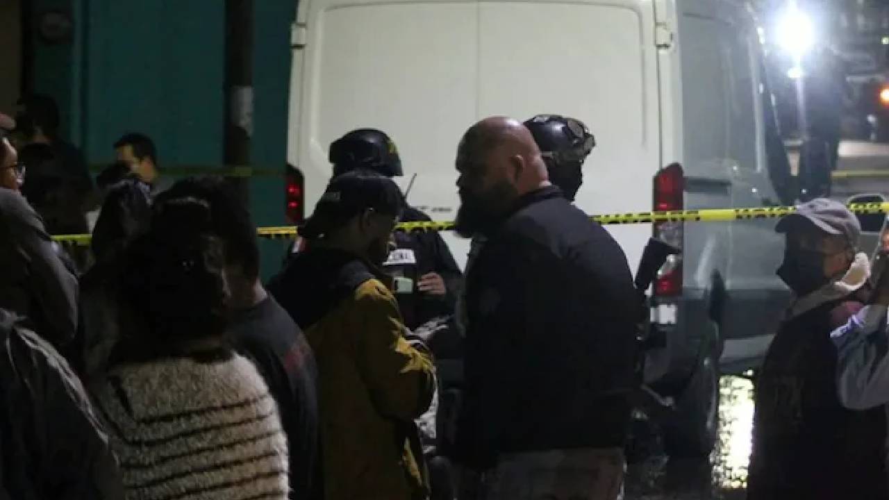 Mexico: మెక్సికో బార్‌లో దుండగుడి కాల్పులు.. 12 మంది మృతి