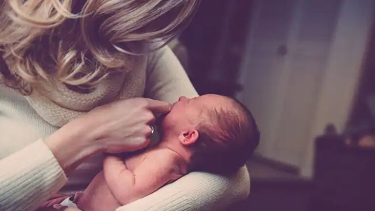 Microplastics In Mother Breast Milk:  ఇది నిజమా.. తల్లి పాలలో మైక్రోప్లాస్టిక్స్.. కనుగొన్న శాస్త్రవేత్తలు