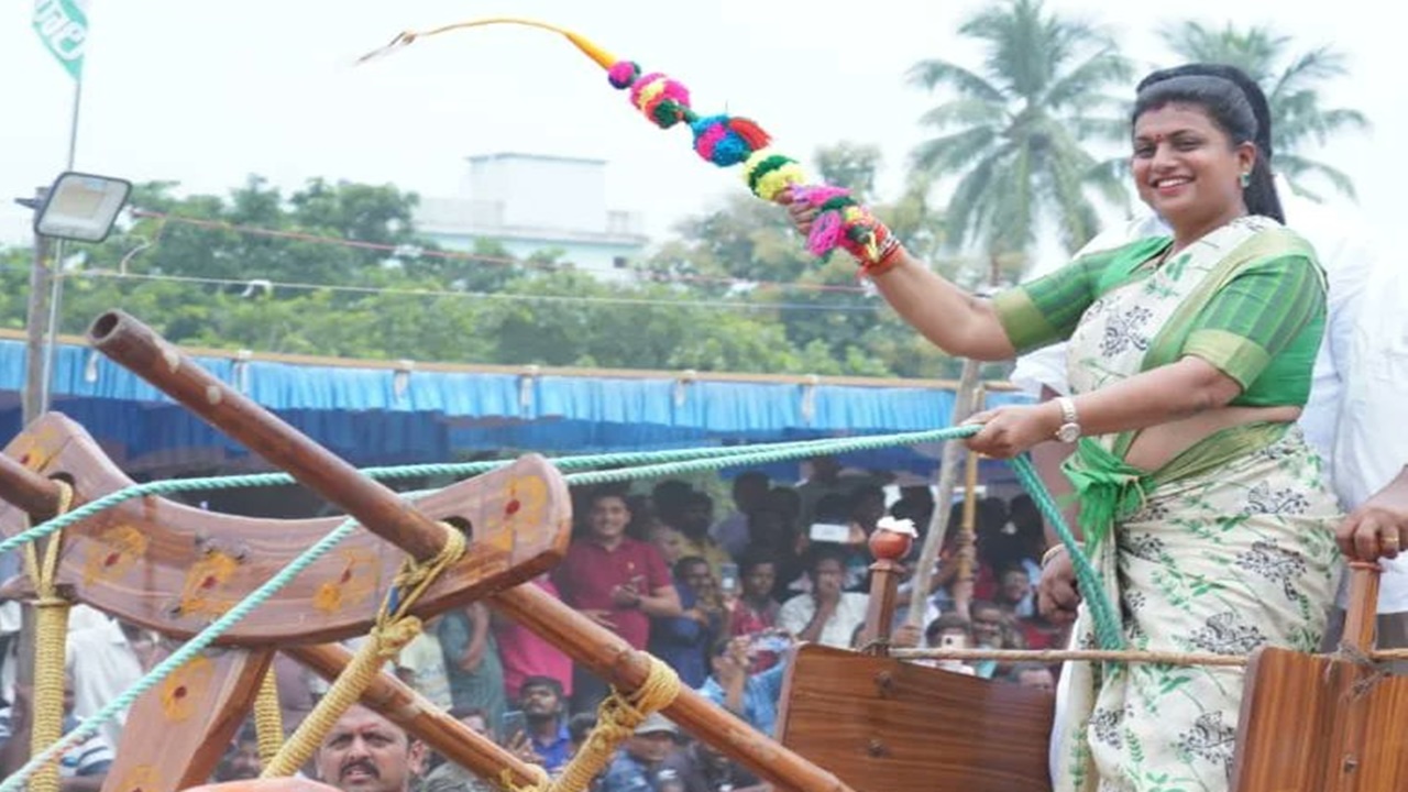 Roja Selvamani: ఎడ్లబండిని తోలిన మంత్రి రోజా.. ఫోటోలు వైరల్