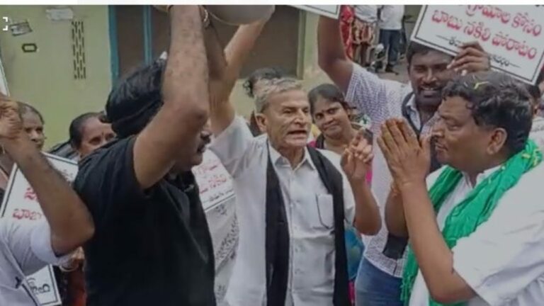 Amaravati Maha Padayatra: పాదయాత్రలో ఉద్రిక్తత.. 3 రాజధానులు కావాలని వైసీపీ నినాదాలు