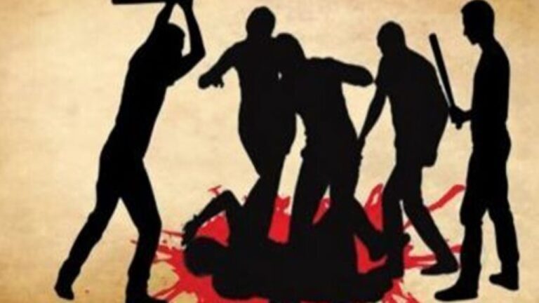 Extra-Marital Affair: ప్రాణం తీసిన వివాహేతర సంబంధం.. కర్రలతో దాడి చేసిన గ్రామస్థులు, 11 మంది అరెస్ట్