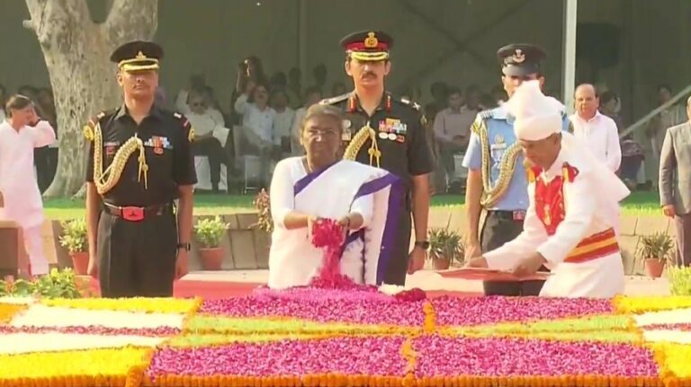 Gandhi Jayanti: జాతిపిత గాంధీకి భారతావని ఘన నివాళి