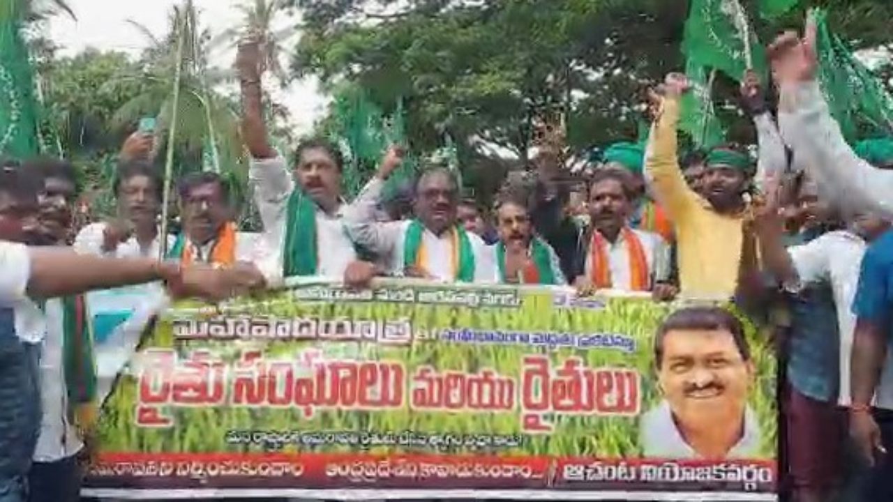 Amaravati Arasavalli Yatra: జోరువానలోనూ అమరావతి పాదయాత్ర హోరు