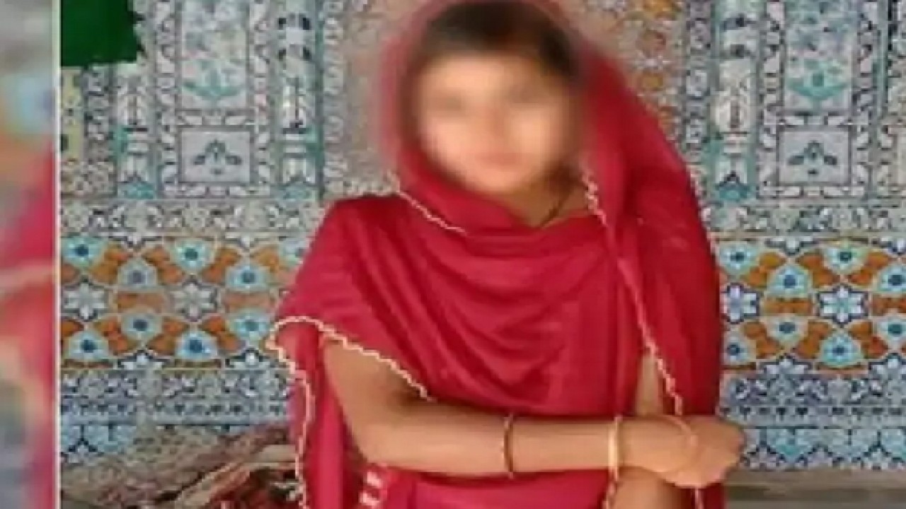 Pakistan: తల్లిని పట్టుకుని ఏడ్చిన హిందూ బాలిక.. వెనక్కి తగ్గిన పాకిస్తాన్ కోర్టు..