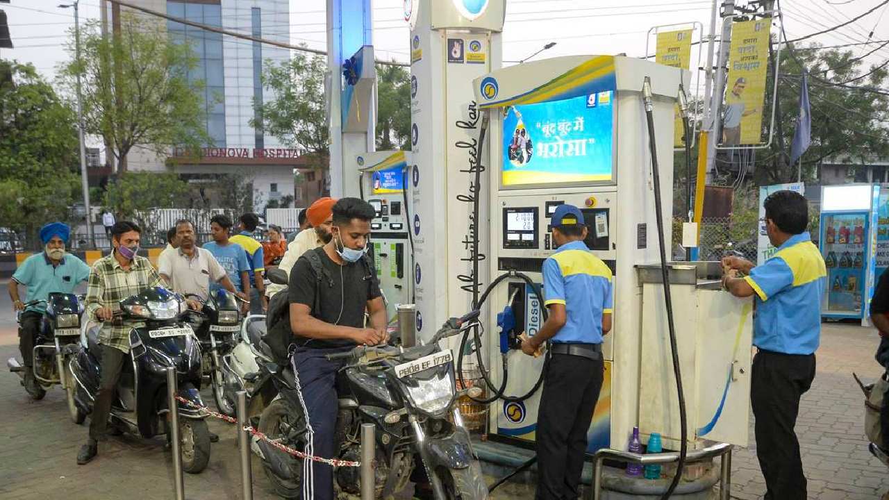 petrol pump: పెట్రోల్ కావాలంటే.. పొల్యూషన్ సర్టిఫికెట్ ఉండాల్సిందే