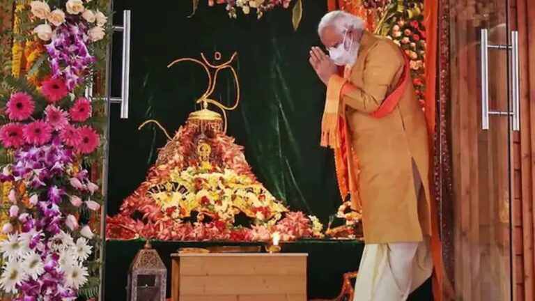 PM Modi in Ayodhya: అయోధ్య దీపోత్సవంలో ప్రధాని మోడీ.. సరయూ నది తీరంలో వేడుకలు