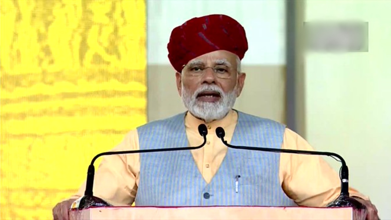 PM Narendra Modi: దేశంలో తొలి సోలార్‌ విలేజ్‌ను ప్రకటించిన ప్రధాని మోడీ