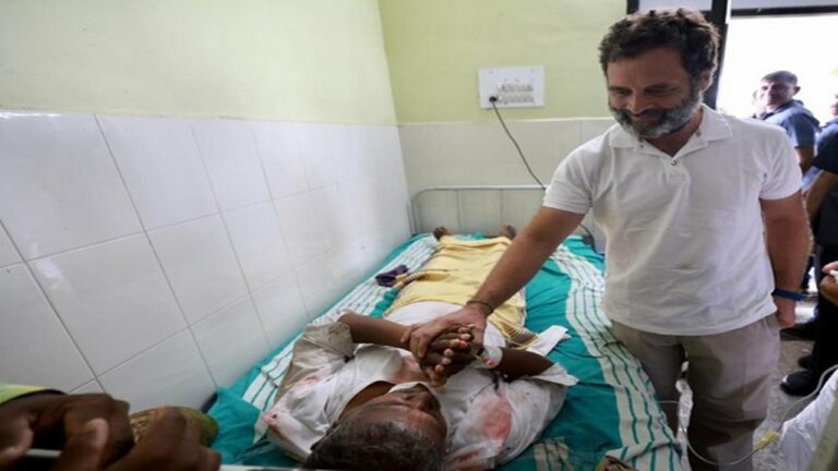 Bharat Jodo Yatra: భారత్‌ జోడో యాత్రలో  అపశ్రుతి.. జెండాలు కడుతుండగా కరెంట్ షాక్‌ తగిలి..