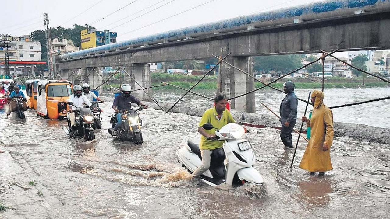 Hyderabad Rains : హైదరాబాద్‌లో ఉరుములు, మెరుపులతో కూడిన భారీ వర్షం