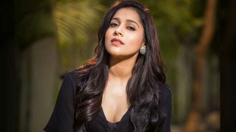 Anchor Rashmi: బాంబ్ పేల్చిన రష్మీ.. వారి టార్చర్ తట్టుకోలేకే ఆ  పని చేశా