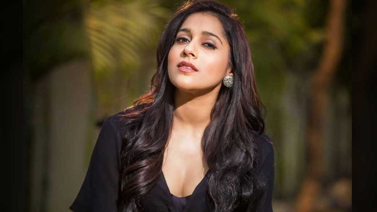 Anchor Rashmi: బాంబ్ పేల్చిన రష్మీ.. వారి టార్చర్ తట్టుకోలేకే ఆ  పని చేశా