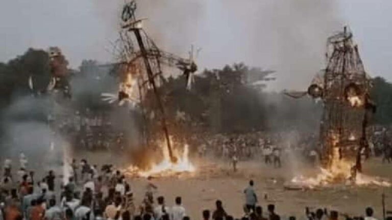 Ravan idol: దసరా వేడుకల్లో అపశృతి.. జనంపై పడిన కాలుతున్న రావణుడి బొమ్మ
