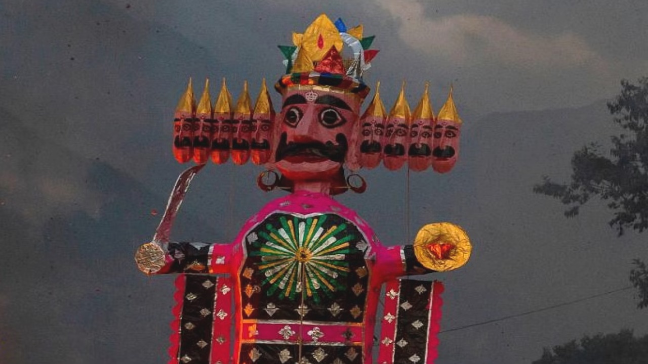 Ravan Dahan ఇదెక్కడి విడ్డూరం.. రావణుడి పది తలలు దగ్ధం కాలేదని