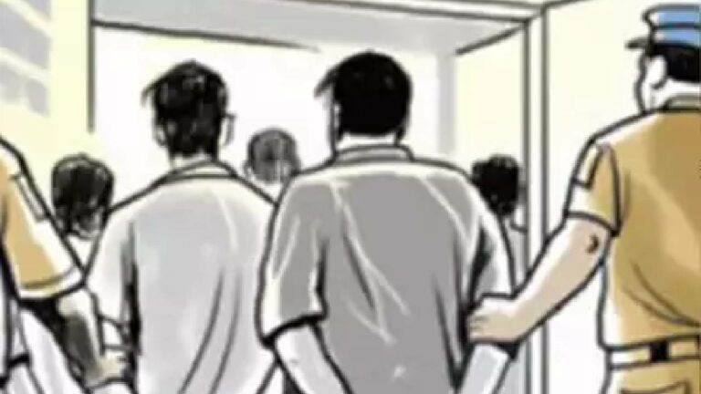 Pune Bank Robbery: బురఖాలో వచ్చి.. గప్ చిప్‎గా పని కానిచ్చారు