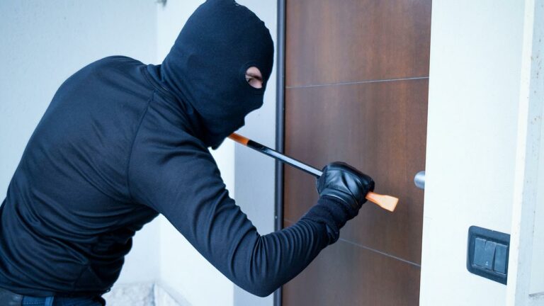 Football Association : ఫుట్‌బాల్ అసోసియేష‌న్ ఆఫీసులో చోరీ