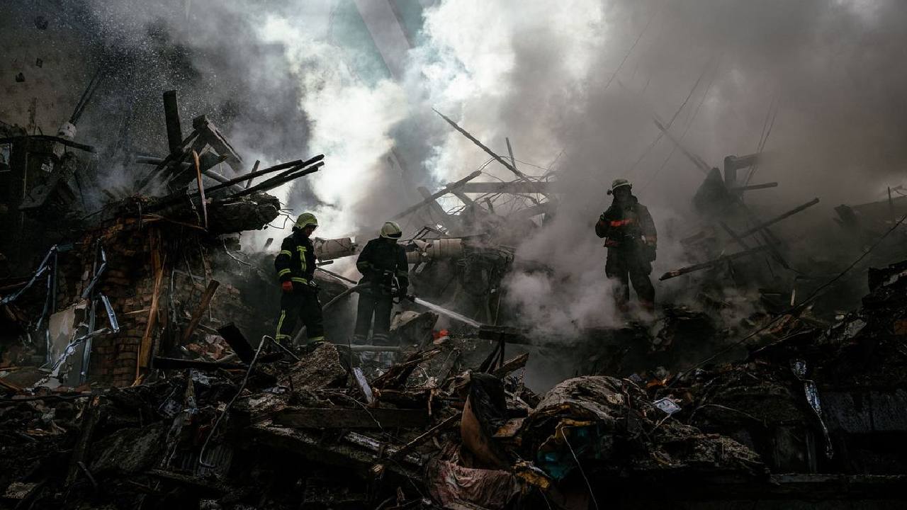 Russia-Ukraine War: జపోరిజియాపై రష్యా రాకెట్లతో బీభత్సం.. పలువురి మృత్యువాత