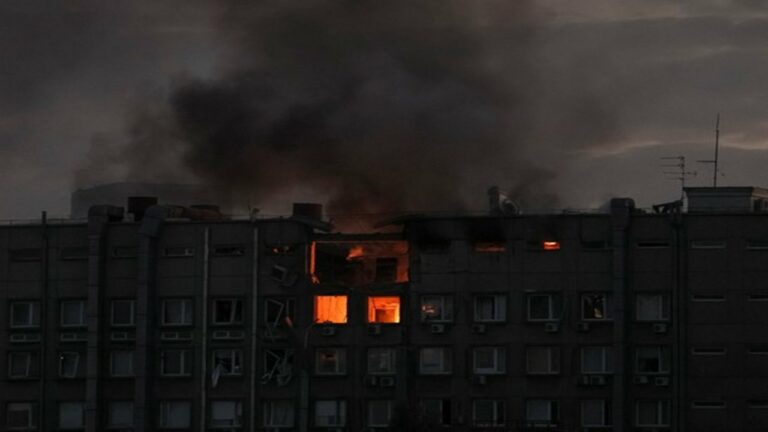 Russia-Ukraine War: పేలుళ్లతో దద్దరిల్లిన కీవ్‌.. కామికేజ్‌ డ్రోన్లతో రష్యా దాడి