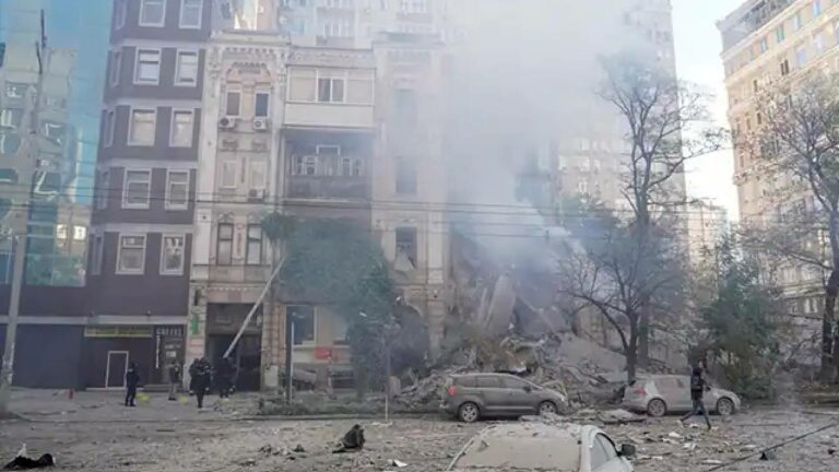 Russia-Ukraine War: అంధకారం దిశగా ఉక్రెయిన్.. విద్యుత్ గ్రిడ్‌ లక్ష్యంగా రష్యా దాడులు..