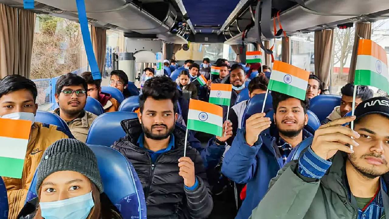 Russia-Ukraine War: ఈ ఐదు మార్గాల ద్వారా ఉక్రెయిన్ విడిచిపెట్టండి.. భారతీయులకు ఎంబసీ సూచన