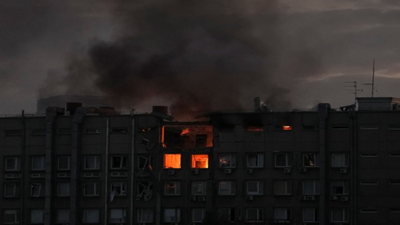 Russia-Ukraine War: పేలుళ్లతో దద్దరిల్లిన కీవ్‌.. కామికేజ్‌ డ్రోన్లతో రష్యా దాడి