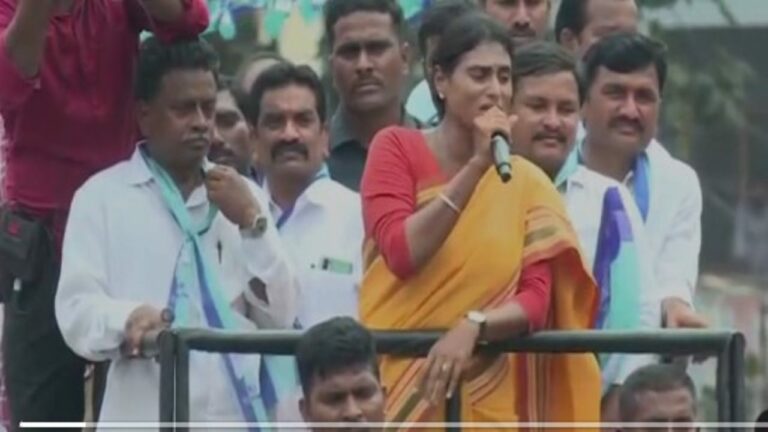YS Sharmila: రఘునందన్ పై వైఎస్‌ షర్మిల ఫైర్‌