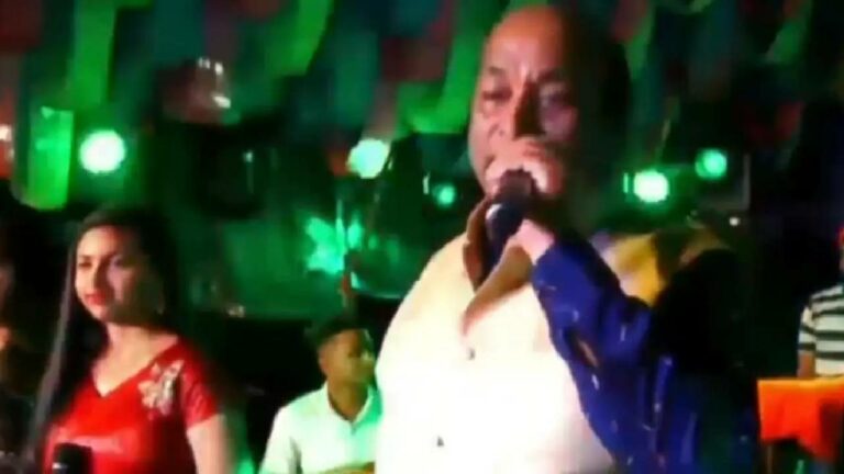 Dasara: దసరా ఉత్సవాల్లో విషాదం.. నృత్యం చేస్తూ యువకుడు, పాటలు పాడుతూ గాయకుడు మృతి