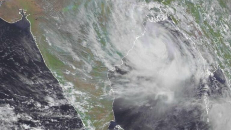 Sitrang Cyclone: బంగ్లాదేశ్‌లో సిత్రాంగ్ తుఫాన్ బీభత్సం.. 35 మంది మృతి
