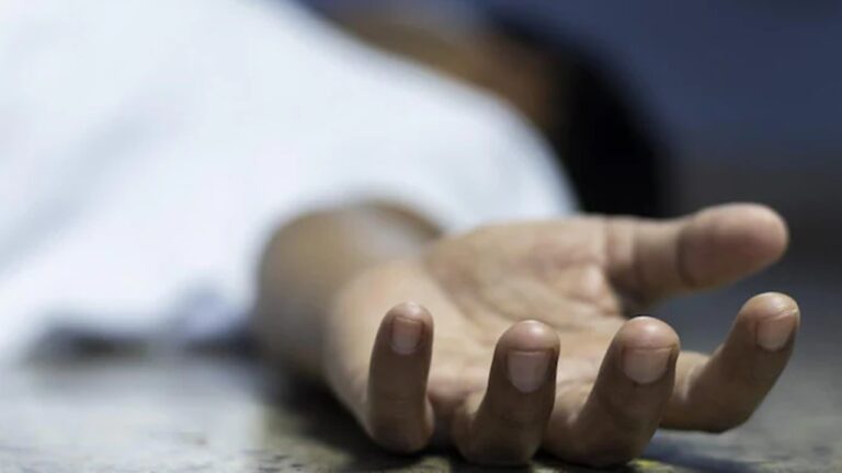 Student Suicide: టీచర్‌ను ప్రేమించిన స్టూడెంట్.. ఆమెకు పెళ్లి కుదరడంతో సూసైడ్..