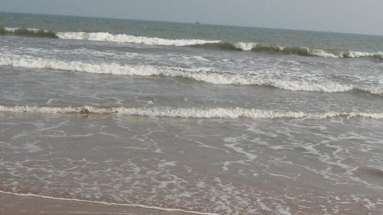 Suryalanka: సూర్యలంక తీరంలో విషాదం.. ముగ్గురు మృతి