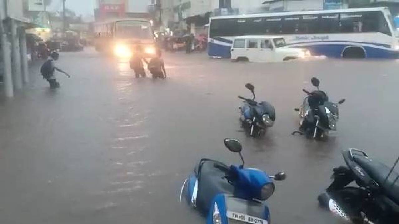 Tamilnadu Rains: తమిళనాడులో వర్ష బీభత్సం.. ఉప్పొంగి ప్రవహిస్తున్న వాగులు, వంకలు