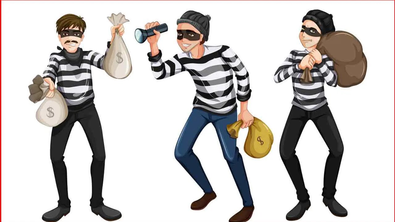 Thieves Hulchul: రెచ్చిపోయిన దొంగలు.. హుండీ పగలగొట్టడానికి రెండు గంటల పాటు విఫలయత్నం