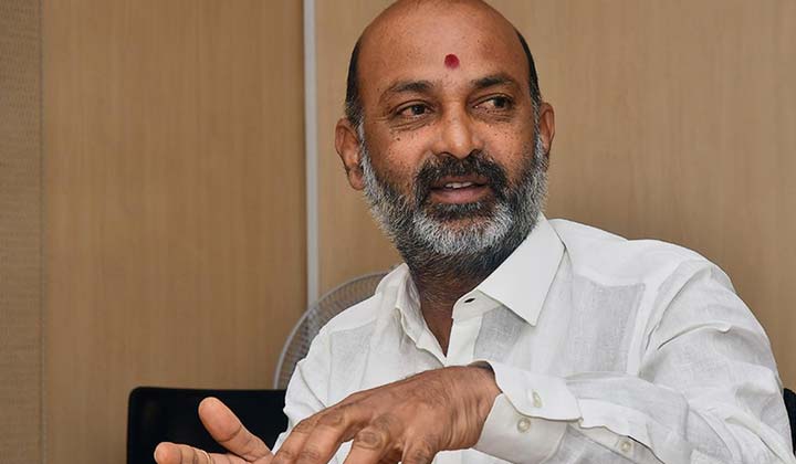 Bandi Sanjay : కోమటిరెడ్డి రాజగోపాల్ రెడ్డి రాజీనామాతో  ప్రభుత్వం దిగొచ్చింది