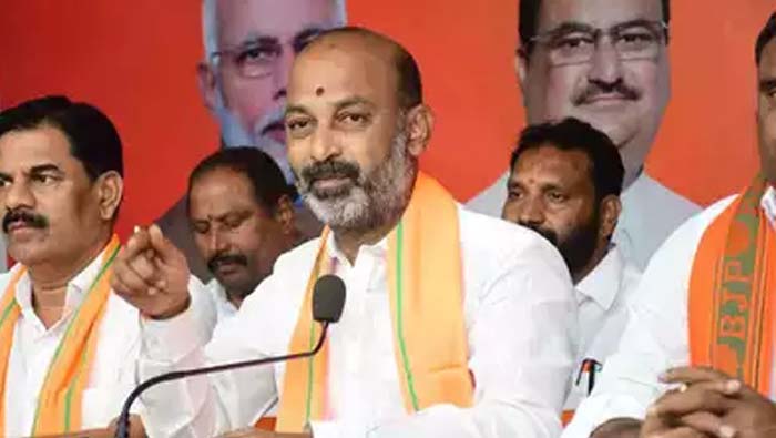 Bandi Sanjay : బీజేపీ ప్రతిష్టను దెబ్బతీయాలని టీఆర్ఎస్ ప్రభుత్వం కుట్ర చేస్తోంది