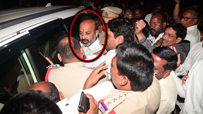 Bandi Sanjay Padayatra: బండి సంజయ్ పాదయాత్రపై హైకోర్టుకు బీజేపీ.. పోలీసుల నిర్ణయంపై పిటిషన్