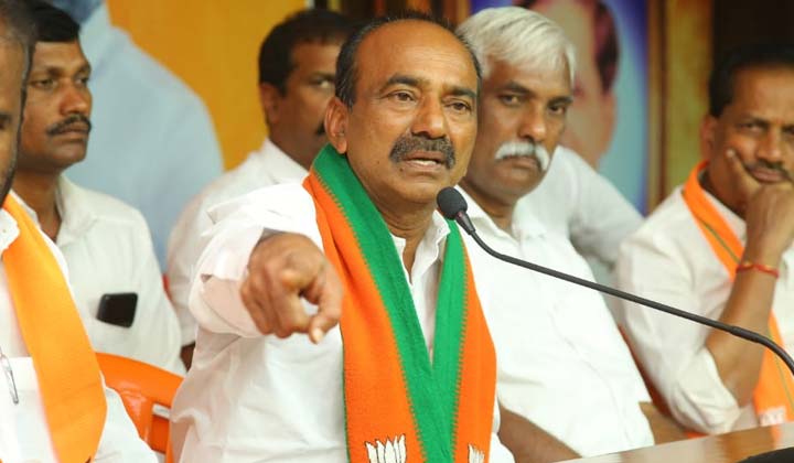 Etela Rajender : గెలవలేక టీఆర్‌ఎస్‌ పార్టీ తప్పుడు దారులు వెతుకుతోంది