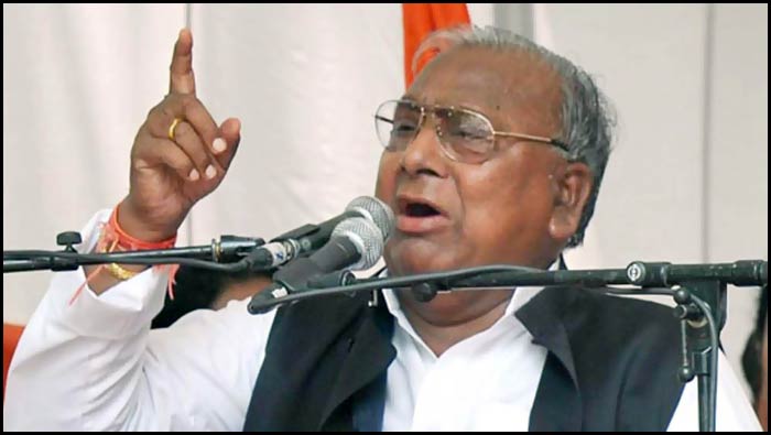 V Hanumantha Rao: మోడీ, కేసీఆర్ ఇద్దరు ఇద్దరే.. భూముల్ని దొరలకు ఇస్తున్నారు