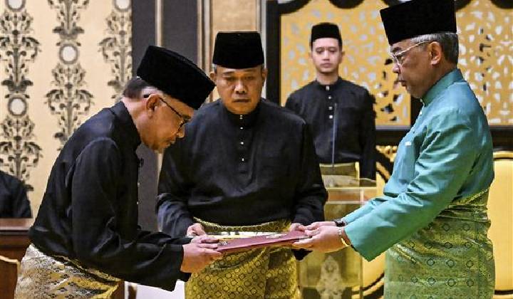 Malaysia: మలేషియా ప్రధానిగా అన్వర్ ఇబ్రహీం.. ఐదేళ్ల వ్యవధిలో ఐదో ప్రధాని