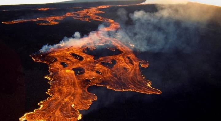 Mauna Loa Volcano: 38ఏళ్ల తర్వాత బద్ధలైన ప్రపంచంలోని అతి పెద్ద అగ్ని పర్వతం