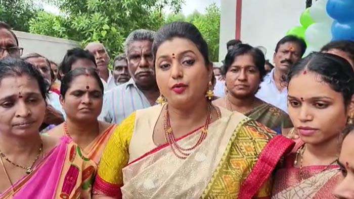 Minister RK Roja: మరోసారి నగరిలో రచ్చకెక్కిన విబేధాలు.. ఇలా స్పందించిన మంత్రి రోజా