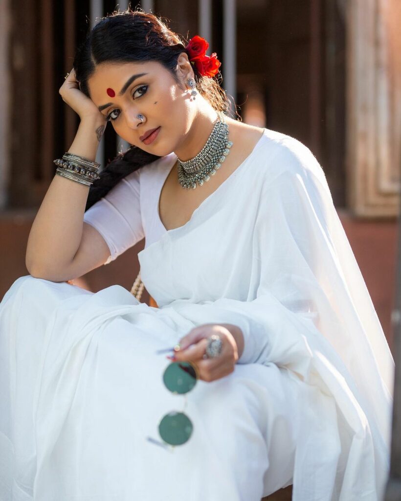 Sreemukhi (17)